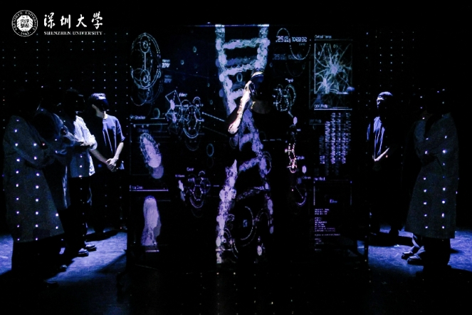 深圳大学多媒体原创实验剧目在京上演 探索戏剧舞台表达新路径 深圳大学多媒体原创实验剧目在京上演 探索戏剧舞台表达新路径