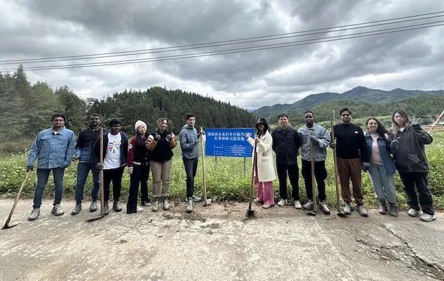 挖红薯、看“非遗”，深大国际学生走进“中华恐龙之乡”感知乡村振兴