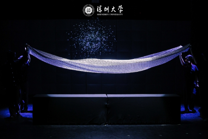 深圳大学多媒体原创实验剧目在京上演 探索戏剧舞台表达新路径 深圳大学多媒体原创实验剧目在京上演 探索戏剧舞台表达新路径