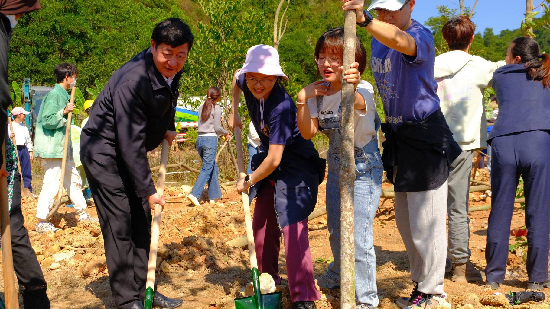 “植”此青绿，共赴绿美之约丨深大“学子林”植树活动在粤海、丽湖两校区开展